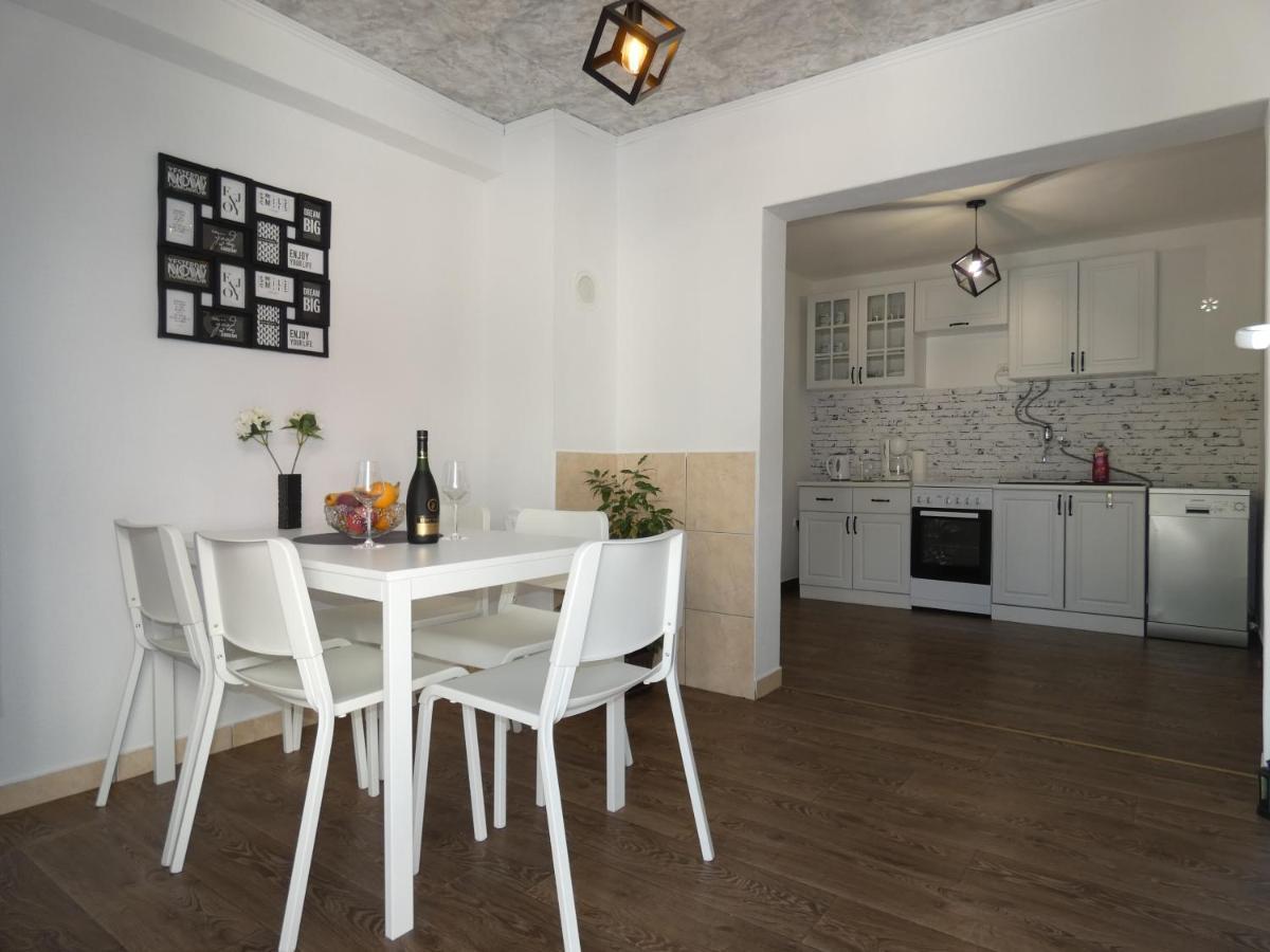 Holiday House Sia جاسينايس المظهر الخارجي الصورة